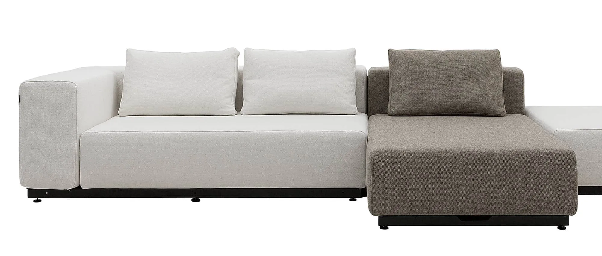 Hier zu sehen: Softline NEVADA Modulsofa mit passenden NEVADA Kissen
