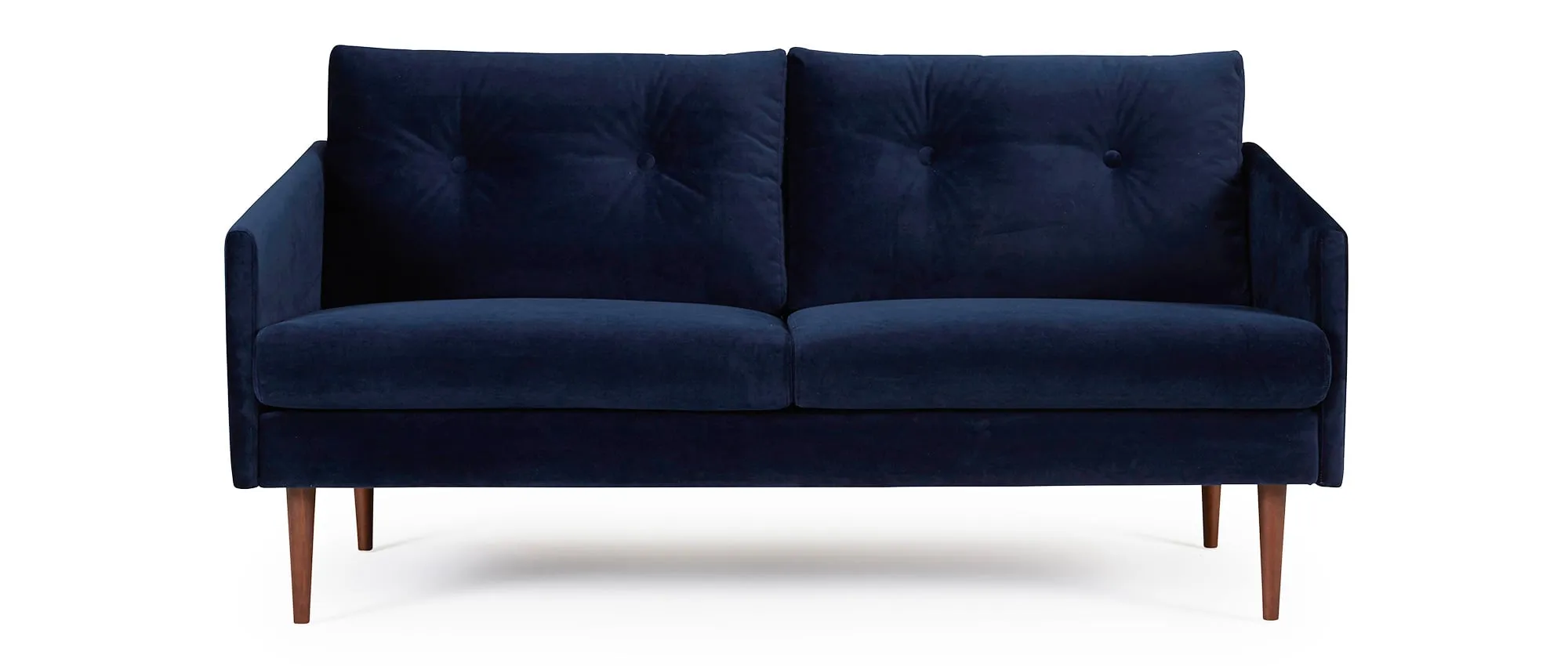 Das 2,5-Sitzer Sofa KARLSTAD mit dunklen Holzfüßen