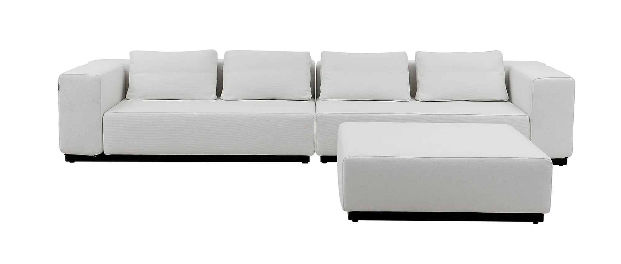 Zwei NEVADA 2 Personen Schlafsofas von Softline zu einem bequemen Viersitzer kombiniert - der Hocker kann als flexibler Longchair genutzt werden