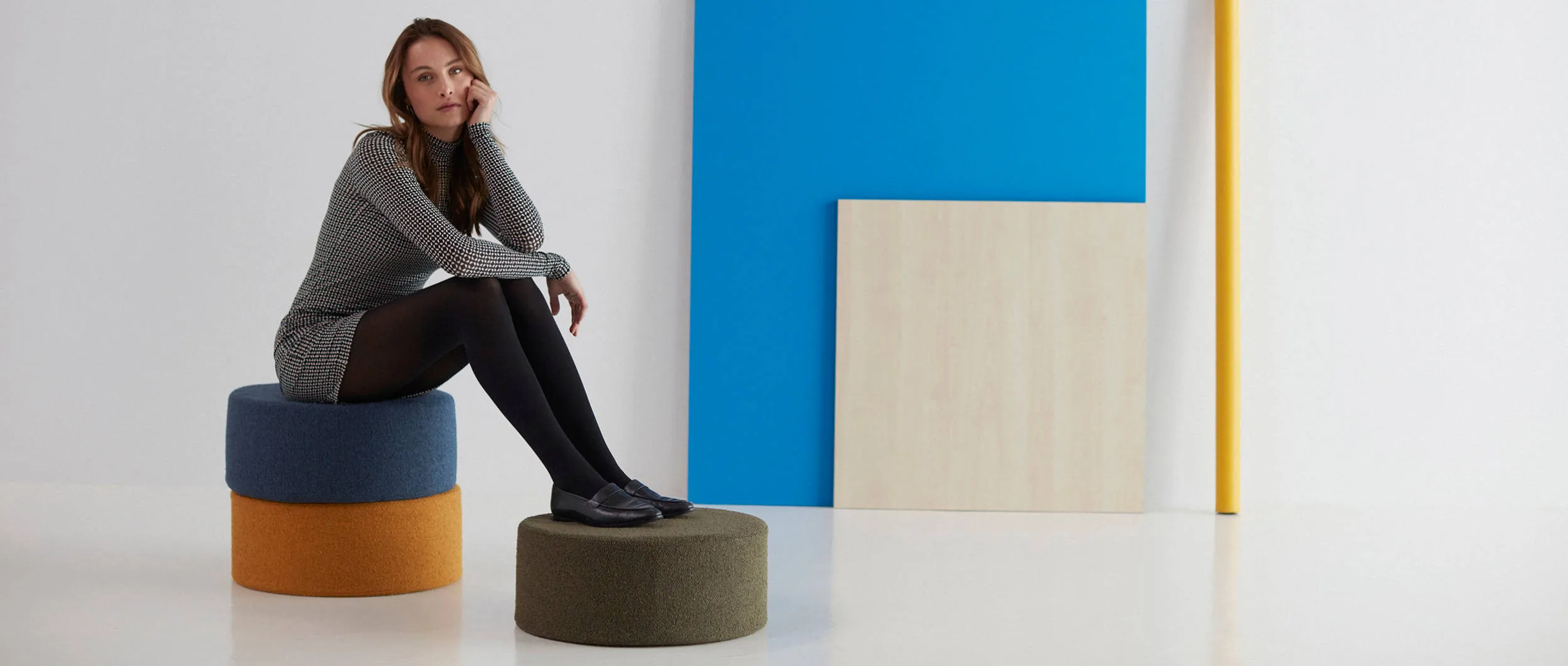 Den Innovation PAUKE Sitzhocker gibt es in verschiedenen Farben und Größen