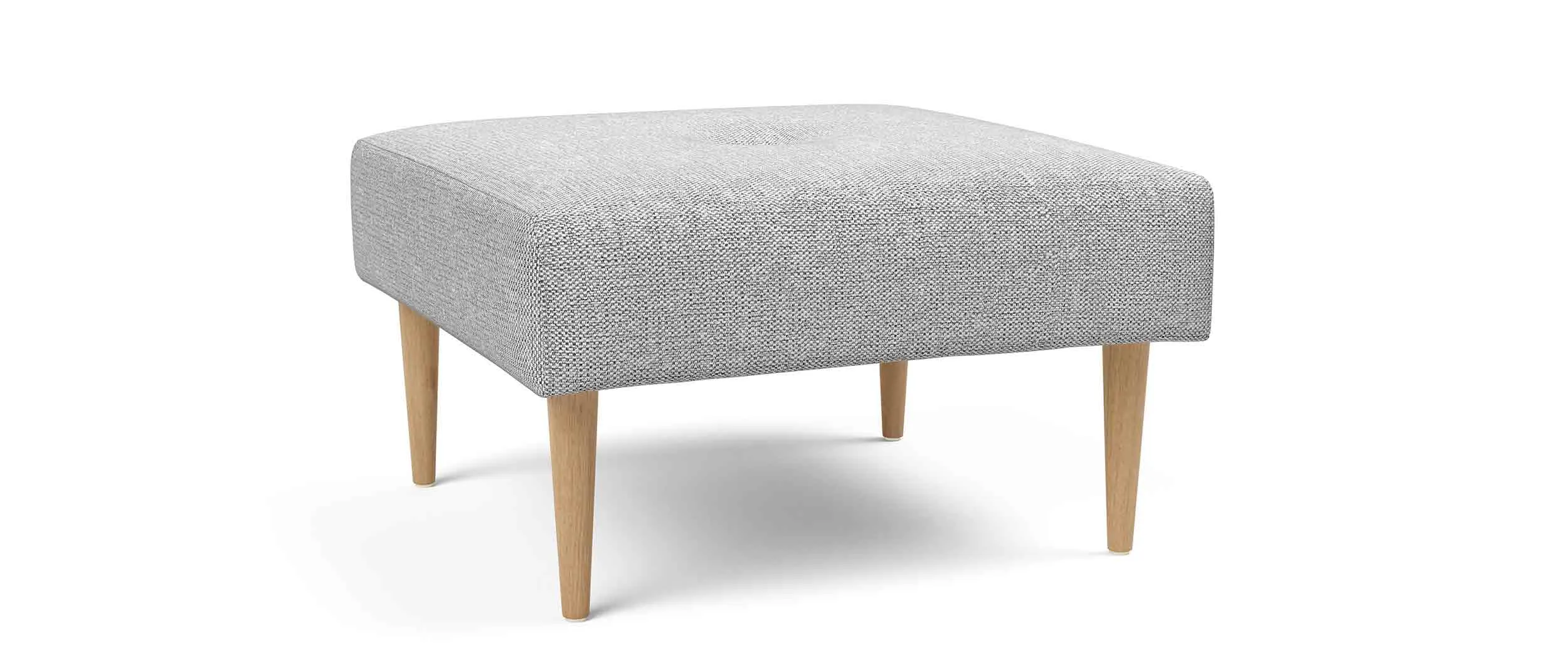 Der Innovation RECAST Hocker ist auch mit Füßen aus hellem Holz erhältlich