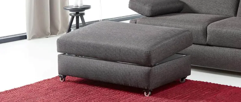 Der FLENSBURG DELUXE Hocker mit Bettkasten und Rollen