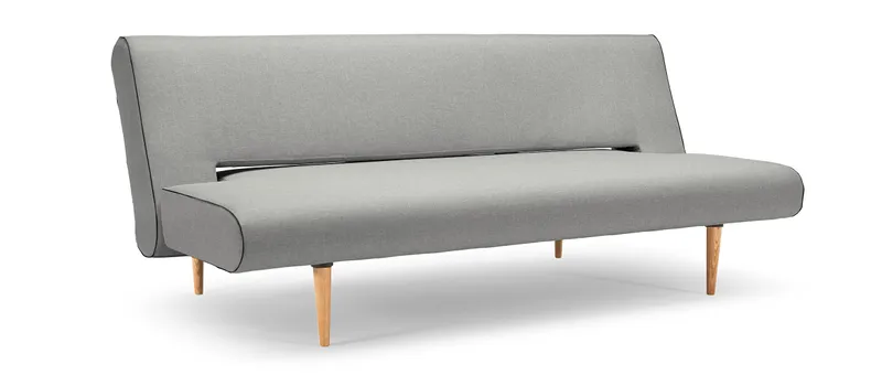 Das UNFURL Schlafsofa mit hellen Styletto Holzfüßen (Sonderanfertigung)