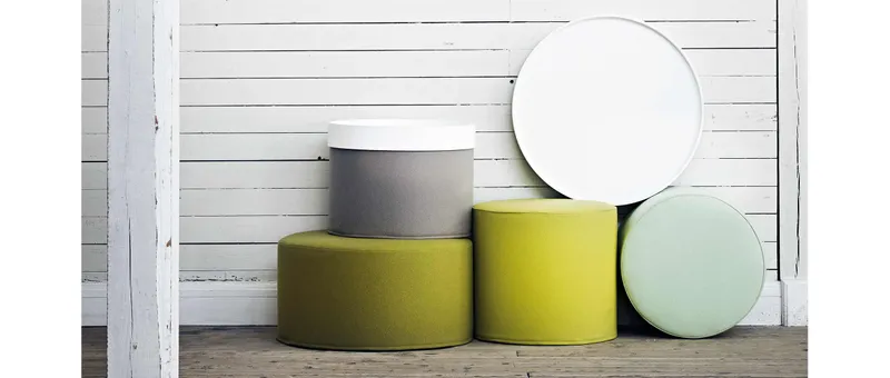 Der DRUM Hocker von Softline ist ein echter Hingucker und auch für den öffentlichen Bereich geeignet