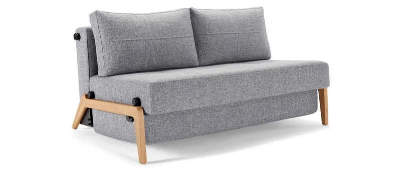 Das CUBED 02 Schlafsofa 140 im Stoff Twist Granite (565) mit hellen Eichenholzbeinen