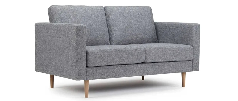 Das TRONDHEIM 2-Sitzer Designer Sofa mit geraden, schmalen Armlehnen und Füßen in Eiche lackiert