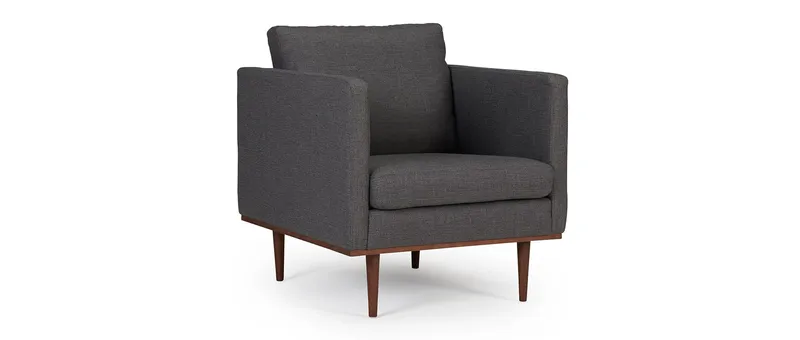 Der OSLO Designer Sessel mit Polsterarmlehnen und dunklen Holzfüßen aus Eiche