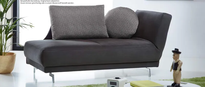 Das Daybed HUSUM DELUXE mit zwei Kissen inklusive - hier mit Chromfüßen Nr. 92