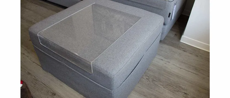 Die TRIO Faltmatratze von Softline kann auch mit einem Acryltablett ergänzt werden