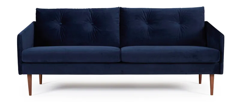 Das 3-Sitzer Sofa KARLSTAD mit versteppten Rückenkissen und dunkelbraun gebeizten Füßen aus Eichenholz