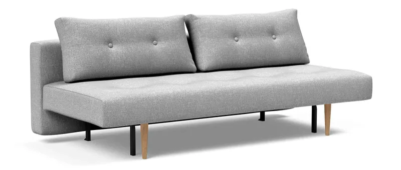 Das RECAST PLUS Schlafsofa von Innovation mit hellen Styletto Holzfüßen
