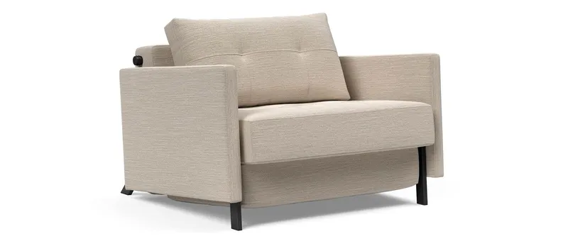 Der CUBED 02 Sessel 90 mit Armlehnen im Stoff Blida Linen Sandgrau (612)