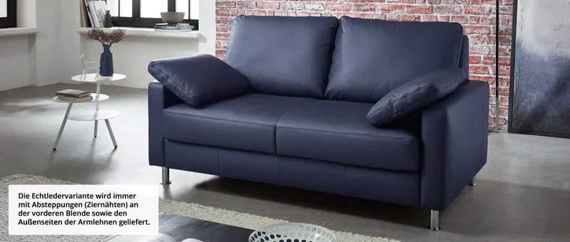 Das BERLIN DELUXE Schlafsofa in Echtleder ist an Armlehnen und der vorderen Blende immer mit zusätzlichen Teilungsnähten (Ziernähten) versehen