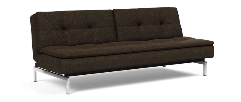 Das DUBLEXO Schlafsofa von Innovation mit Chromfüßen im Stoff Taura Chocco (358)