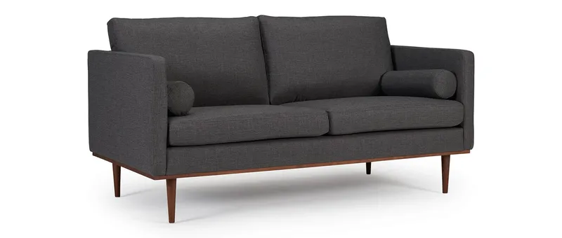 Das OSLO Designer Sofa mit Polsterarmlehnen, runden Seitenkissen und dunklen Holzfüßen aus Eiche