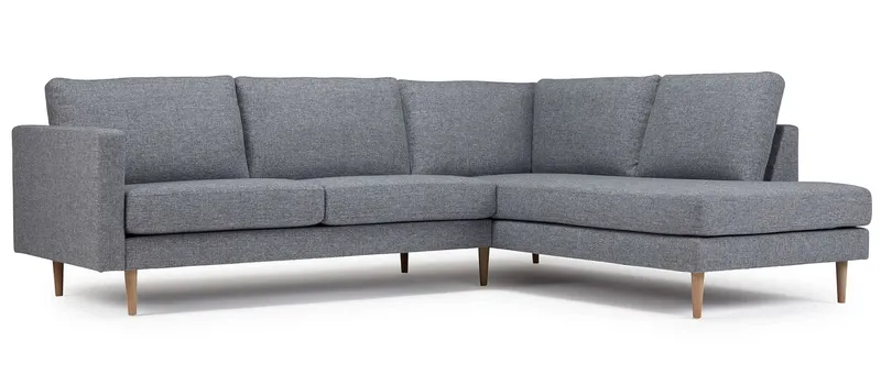 Das TRONDHEIM 2-Sitzer Designer Ecksofa mit Eckanbau rechts, geraden Armlehnen und Holzfüßen in Eiche lackiert