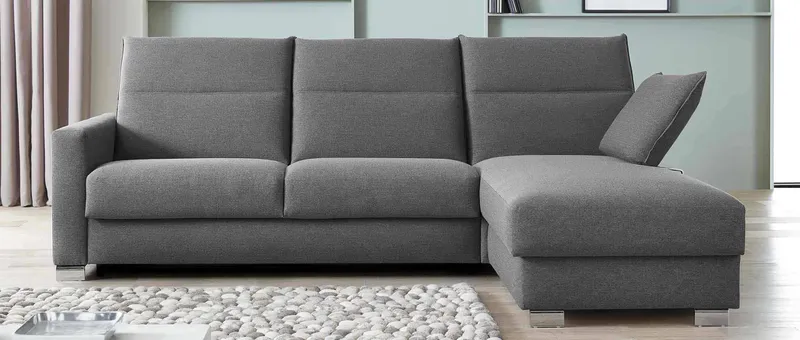 Die hohen, verstellbaren Kopfteile (Gesamthöhe  des Sofas ca. 105 cm) bieten Hochgewachsenen angenehmen Sitzkomfort